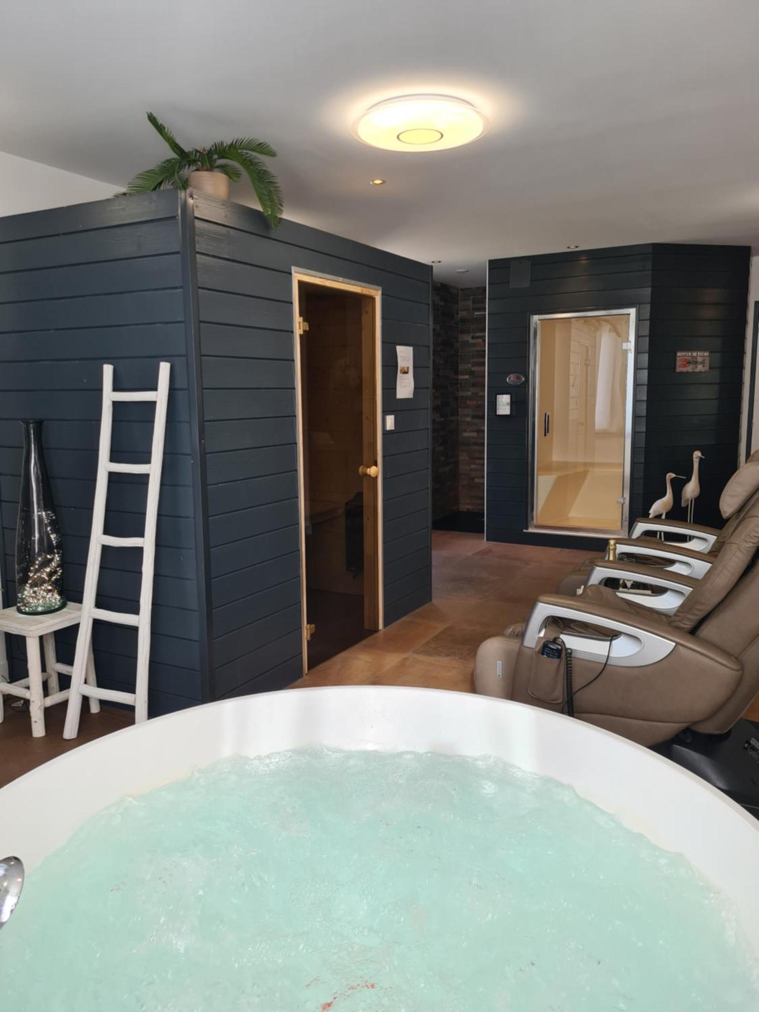 Les Suites De Bougainville Конкарно Экстерьер фото